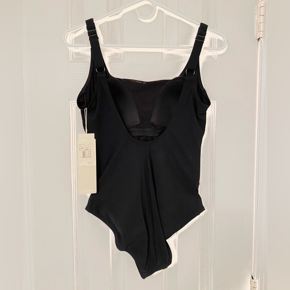 New!!! Gottex Black Square Neck One Piece Swimsuit - Picture 4 of 5